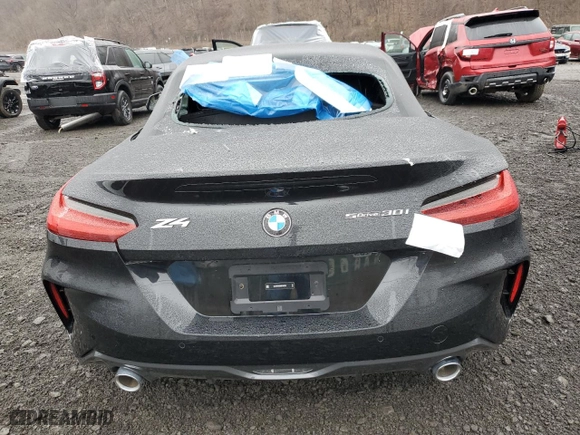 2025 BMW Z4 sDrive30i with VIN WBAHF3C06SWY43759, listed as a Copart auction lot 52188975 with 1,638 mi miles and Salvage Title. Bid and sale history available at carsss.com. Image 6.