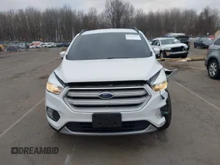 2018 Ford Escape SE z VIN 1FMCU9GD2JUC77186, wystawiony jako IAAI lot #41308133 z przebiegiem 123 156 mil mil oraz . Historia ofert i sprzedaży dostępna na DreamBid. Obrazek 12.