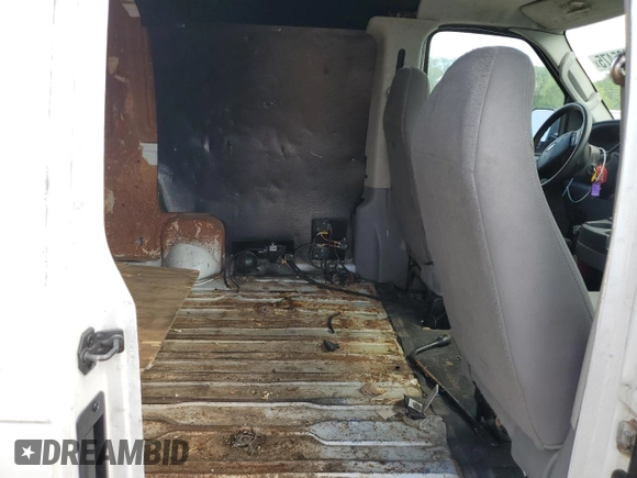 2008 Ford Econoline Cargo z VIN 1FTSS34S28DB56240, wystawiony jako Copart lot #54625475 z przebiegiem 149 121 mil mil oraz Czysty tytuł • Clean title. Historia ofert i sprzedaży dostępna na DreamBid. Obrazek 11.
