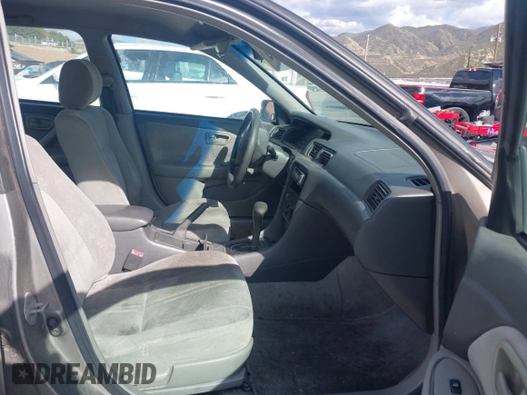 2001 Toyota Camry CE with VIN 4T1BG22K41U044555, listed as a IAAI auction lot 41949013 with 1 mi miles. Bid and sale history available at carsss.com. Image 5.