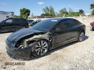2025 Tesla Model 3 Long Range z VIN 5YJ3E1EAXSF978189, wystawiony jako Copart lot #52991585 z przebiegiem 291 mil mil oraz Szkoda całkowita • Salvage title. Historia ofert i sprzedaży dostępna na DreamBid. Obrazek 1.