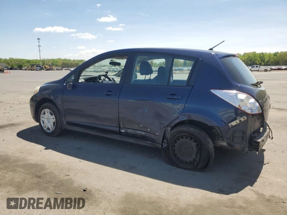 2008 Nissan Versa S z VIN 3N1BC13E48L464200, wystawiony jako Copart lot #55180675 z przebiegiem 90 854 mil mil oraz Szkoda całkowita • Salvage title. Historia ofert i sprzedaży dostępna na DreamBid. Obrazek 2.