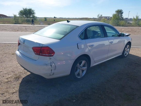 2013 Volkswagen Passat SE with VIN 1VWBP7A39DC008458, listed as a IAAI auction lot 37374231 with 1 mi miles. Bid and sale history available at carsss.com. Image 4.