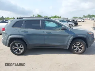 2014 Jeep Cherokee Trailhawk z VIN 1C4PJMBS2EW161276, wystawiony jako IAAI lot #42283358 z przebiegiem 135 201 mil mil oraz . Historia ofert i sprzedaży dostępna na DreamBid. Obrazek 13.