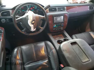 2010 Chevrolet Avalanche LT with VIN 3GNNCFE02AG275656, listed as a Copart auction lot 84417574 with 191,476 mi miles and Salvage Title. Bid and sale history available at carsss.com. Image 8.