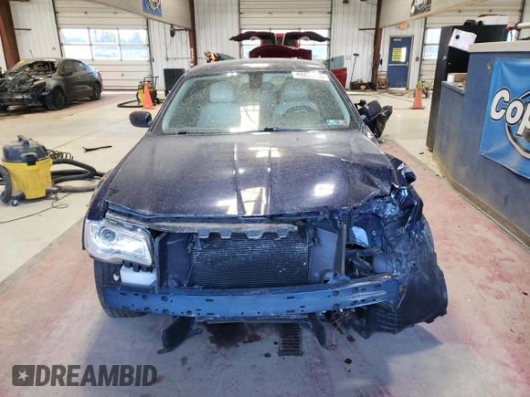 2017 Chrysler 300 Limited z VIN 2C3CCARG3HH622016, wystawiony jako Copart lot #49293935 z przebiegiem Nie podano mil oraz Szkoda całkowita • Salvage title. Historia ofert i sprzedaży dostępna na DreamBid. Obrazek 5.