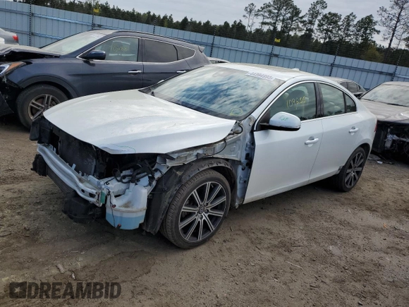 2015 Volvo S60 T6 Drive-E with VIN YV149MFK8F1345555, listed as a Copart auction lot 44394993 with 109,255 mi miles. Bid and sale history available at carsss.com. Image 1.