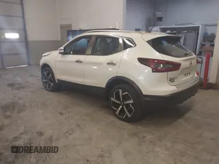 2020 Nissan Rogue Sport SL with VIN JN1BJ1CW6LW363631, listed as a IAAI auction lot 41327759 with 61,157 mi miles. Bid and sale history available at carsss.com. Image 3.