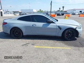 2024 BMW M4 Competition z VIN WBS33AZ05RCP68753, wystawiony jako IAAI lot #42143172 z przebiegiem 6736 mil mil oraz . Historia ofert i sprzedaży dostępna na DreamBid. Obrazek 12.