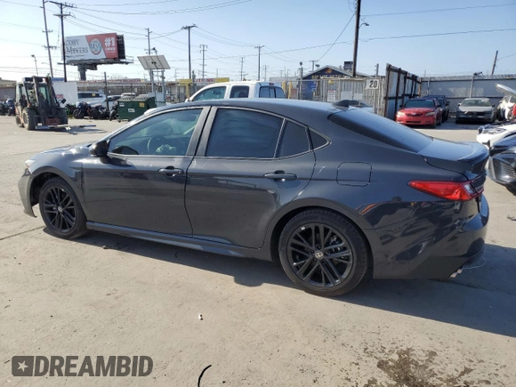 2025 Toyota Camry LE z VIN 4T1DAACK1SU539963, wystawiony jako Copart lot #57273015 z przebiegiem 991 mil mil oraz Szkoda całkowita • Salvage title. Historia ofert i sprzedaży dostępna na DreamBid. Obrazek 2.
