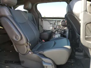 2022 Toyota Sienna XLE Woodland Edition with VIN 5TDASKFC1NS057260, listed as a Copart auction lot 67475584 with 59,396 mi miles and Salvage Title. Bid and sale history available at carsss.com. Image 11.