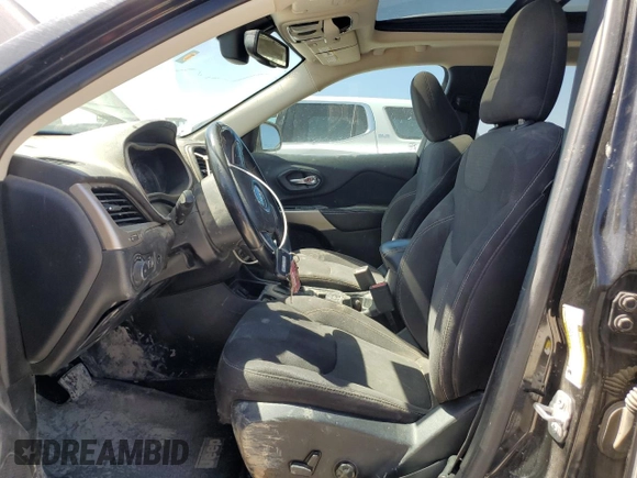 2017 Jeep Cherokee Latitude z VIN 1C4PJLCSXHW653163, wystawiony jako Copart lot #49277655 z przebiegiem 209 156 mil mil oraz Szkoda całkowita • Salvage title. Historia ofert i sprzedaży dostępna na DreamBid. Obrazek 7.