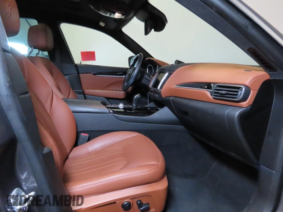 2018 Maserati Levante z VIN ZN661XUA0JX296177, wystawiony jako Copart lot #48325755 z przebiegiem 42 714 mil mil oraz Szkoda całkowita • Salvage title. Historia ofert i sprzedaży dostępna na DreamBid. Obrazek 5.