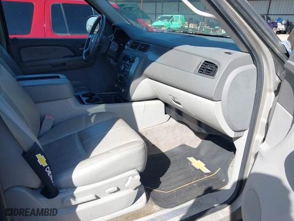 2009 Chevrolet Avalanche LT w/2LT with VIN 3GNFK22049G153834, listed as a IAAI auction lot 41770171 with 280,608 mi miles. Bid and sale history available at carsss.com. Image 5.