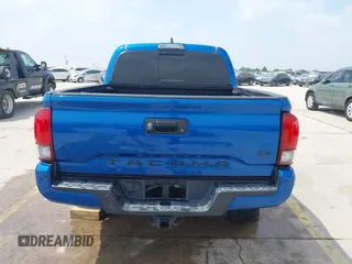 2018 Toyota Tacoma SR5 z VIN 5TFAZ5CN2JX064452, wystawiony jako IAAI lot #41945468 z przebiegiem 132 450 mil mil oraz . Historia ofert i sprzedaży dostępna na DreamBid. Obrazek 16.