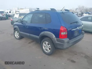 2008 Hyundai Tucson SE with VIN KM8JN12D58U860889, listed as a IAAI auction lot 41884642 with 236,648 mi miles. Bid and sale history available at carsss.com. Image 3.