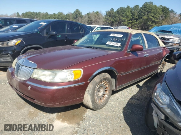 2001 Lincoln Town Car Cartier z VIN 1LNHM83WX1Y732737, wystawiony jako Copart lot #48216445 z przebiegiem 103 262 mil mil oraz Szkoda całkowita • Salvage title. Historia ofert i sprzedaży dostępna na DreamBid. Obrazek 1.