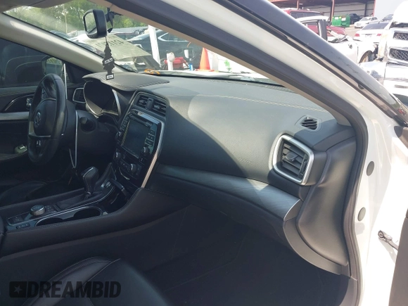 2018 Nissan Maxima SV z VIN 1N4AA6AP8JC375978, wystawiony jako IAAI lot #42115071 z przebiegiem 136 887 mil mil oraz . Historia ofert i sprzedaży dostępna na DreamBid. Obrazek 5.