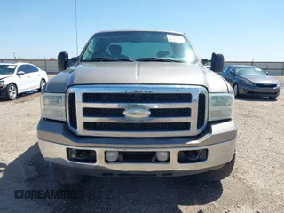 2006 Ford F-250 XL z VIN 1FTSX21546ED26258, wystawiony jako IAAI lot #41955012 z przebiegiem 186 711 mil mil oraz . Historia ofert i sprzedaży dostępna na DreamBid. Obrazek 12.