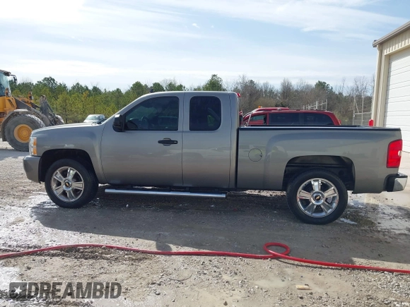2007 Chevrolet Silverado 1500 LT w/1LT with VIN 2GCEC19J771721896, listed as a IAAI auction lot 41703914 with 217,121 mi miles. Bid and sale history available at carsss.com. Image 14.