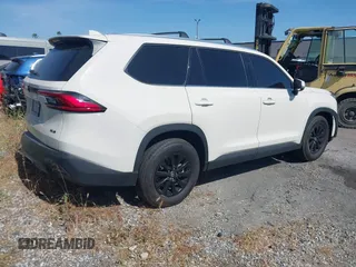 2024 Toyota Highlander XLE with VIN 5TDAAAA59RS007427, listed as a IAAI auction lot 42272224 with 14,260 mi miles and . Bid and sale history available at DreamBid. Image 4.