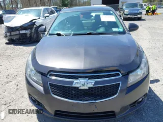 2014 Chevrolet Cruze 1LT z VIN 1G1PC5SB7E7352808, wystawiony jako IAAI lot #42143880 z przebiegiem 111 865 mil mil oraz . Historia ofert i sprzedaży dostępna na DreamBid. Obrazek 12.