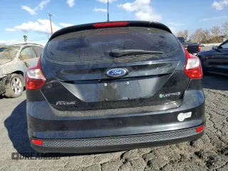 2014 Ford Focus Electric z VIN 1FADP3R46EL311822, wystawiony jako Copart lot #87134034 z przebiegiem 67 235 mil mil oraz Czysty tytuł • Clean title. Historia ofert i sprzedaży dostępna na DreamBid. Obrazek 6.