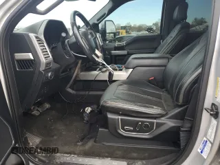 2017 Ford F-250 Lariat z VIN 1FT7W2BT9HEB39980, wystawiony jako Copart lot #81118924 z przebiegiem 135 471 mil mil oraz Szkoda całkowita • Salvage title. Historia ofert i sprzedaży dostępna na DreamBid. Obrazek 7.