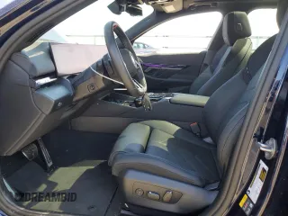 2024 BMW i5 M60 z VIN WBY43FK04RCR36321, wystawiony jako Copart lot #48237355 z przebiegiem 8926 mil mil oraz Szkody całkowita. Historia ofert i sprzedaży dostępna na DreamBid. Obrazek 7.