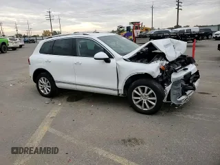 2014 Volkswagen Touareg Sport with VIN WVGEF9BP3ED005921, listed as a Copart auction lot 77372514 with 156,753 mi miles and Salvage Title. Bid and sale history available at DreamBid. Image 12.