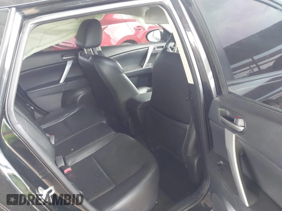 2012 Mazda 3 i Grand Touring z VIN JM1BL1M85C1608634, wystawiony jako IAAI lot #42213183 z przebiegiem 67 114 mil mil oraz . Historia ofert i sprzedaży dostępna na DreamBid. Obrazek 8.