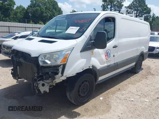 2017 Ford Transit z VIN 1FTYE1YMXHKA11900, wystawiony jako IAAI lot #42481313 z przebiegiem 197 231 mil mil oraz . Historia ofert i sprzedaży dostępna na DreamBid. Obrazek 17.