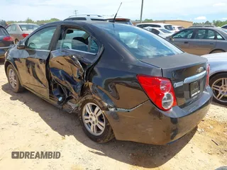 2014 Chevrolet Sonic LT с VIN 1G1JC5SH3E4139348, выставлен на аукционе IAAI как лот 42336984 с пробегом Не указан миль и . История ставок и продаж доступна на DreamBid. Изображение 3.