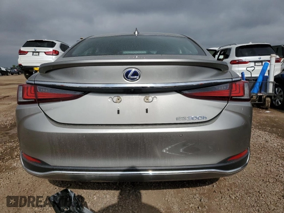 2020 Lexus ES 300h with VIN 58AD21B19LU007702, listed as a Copart auction lot 62045245 with 24,943 mi miles and Salvage title. Bid and sale history available at DreamBid. Image 6.