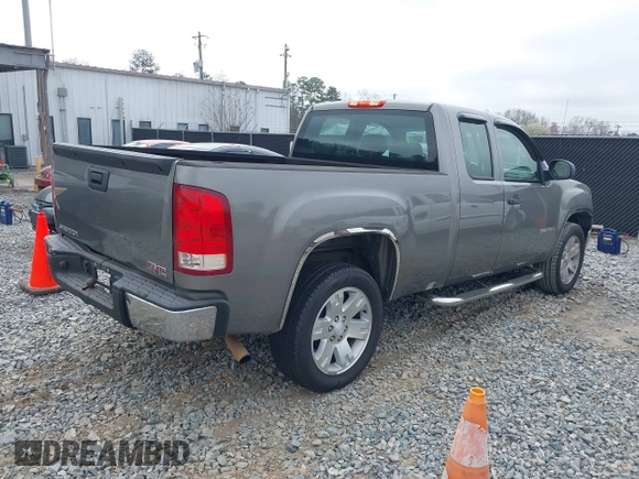 2008 GMC Sierra 1500 Work Truck z VIN 1GTEC19X08Z301295, wystawiony jako IAAI lot #41810350 z przebiegiem 266 306 mil mil oraz . Historia ofert i sprzedaży dostępna na DreamBid. Obrazek 4.