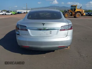 2013 Tesla Model S with VIN 5YJSA1AC3DFP10537, listed as a IAAI auction lot 40707549 with 103,111 mi miles and . Bid and sale history available at DreamBid. Image 17.