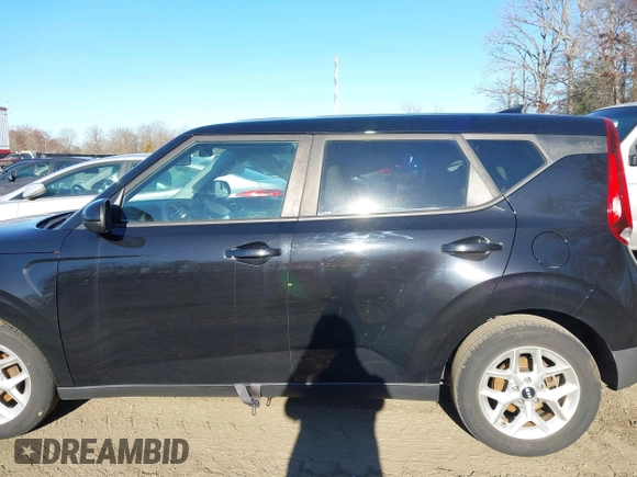 2020 Kia Soul LX with VIN KNDJ23AU4L7061221, listed as a IAAI auction lot 41815005 with 34,207 mi miles. Bid and sale history available at carsss.com. Image 15.