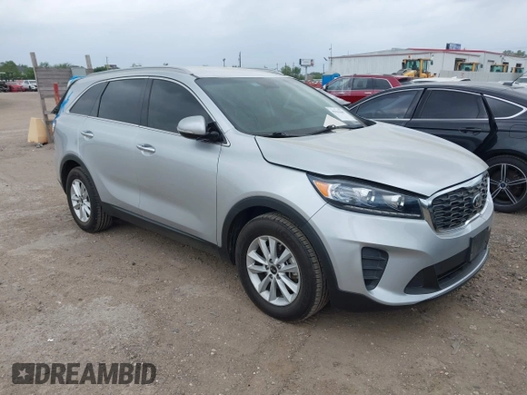 2019 Kia Sorento LX z VIN 5XYPG4A5XKG447654, wystawiony jako IAAI lot #41943667 z przebiegiem 84 241 mil mil oraz . Historia ofert i sprzedaży dostępna na DreamBid. Obrazek 1.