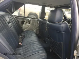 1991 Mercedes-Benz 190 z VIN WDBDA29D3MF767780, wystawiony jako Copart lot #57215785 z przebiegiem 200 216 mil mil oraz Tytuł czysty. Historia ofert i sprzedaży dostępna na DreamBid. Obrazek 10.