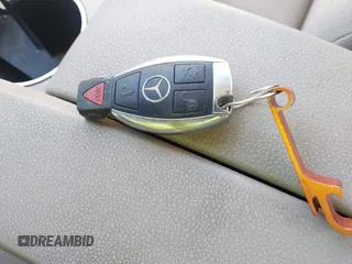 2013 Mercedes-Benz C 300 Sport z VIN WDDGF8AB8DR266708, wystawiony jako IAAI lot #41602920 z przebiegiem 131 068 mil mil oraz . Historia ofert i sprzedaży dostępna na DreamBid. Obrazek 11.