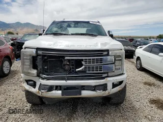 2017 Ford F-250 Lariat with VIN 1FT7W2BT6HED83358, listed as a Copart auction lot 60636715 with 140,578 mi miles and Salvage title. Bid and sale history available at DreamBid. Image 5.