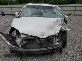 2015 Toyota Sienna XLE with VIN 5TDYK3DC7FS585748, listed as a Copart auction lot 55459495 with Not provided miles and Salvage title. Bid and sale history available at DreamBid. Image 5.