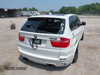 2010 BMW X5 M z VIN 5YMGY0C53ALK26006, wystawiony jako IAAI lot #42329794 z przebiegiem Nie podano mil oraz . Historia ofert i sprzedaży dostępna na DreamBid. Obrazek 6.