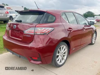 2013 Lexus CT 200h z VIN JTHKD5BH3D2165045, wystawiony jako Copart lot #59756555 z przebiegiem 106 547 mil mil oraz Tytuł czysty. Historia ofert i sprzedaży dostępna na DreamBid. Obrazek 4.