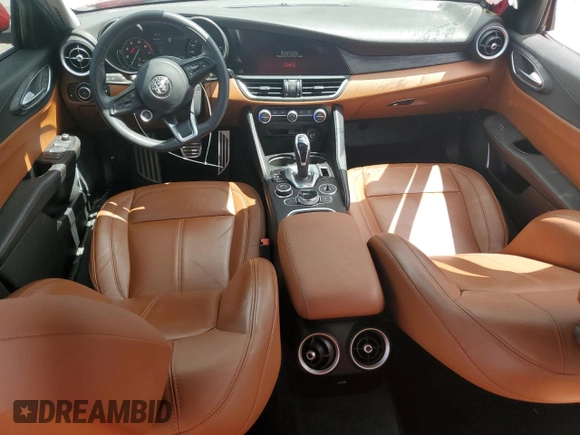 2020 Alfa Romeo Giulia z VIN ZARFAMAN0L7631101, wystawiony jako Copart lot #62569805 z przebiegiem 27 223 mil mil oraz Czysty tytuł • Clean title. Historia ofert i sprzedaży dostępna na DreamBid. Obrazek 8.