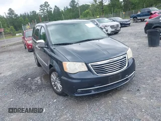 2014 Chrysler Town & Country Touring L z VIN 2C4RC1CG0ER107401, wystawiony jako IAAI lot #42314153 z przebiegiem 194 984 mil mil oraz . Historia ofert i sprzedaży dostępna na DreamBid. Obrazek 1.