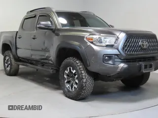 2018 Toyota Tacoma SR z VIN 3TMCZ5AN5JM132681, wystawiony jako Copart lot #58229465 z przebiegiem 99 881 mil mil oraz Szkoda całkowita • Salvage title. Historia ofert i sprzedaży dostępna na DreamBid. Obrazek 1.