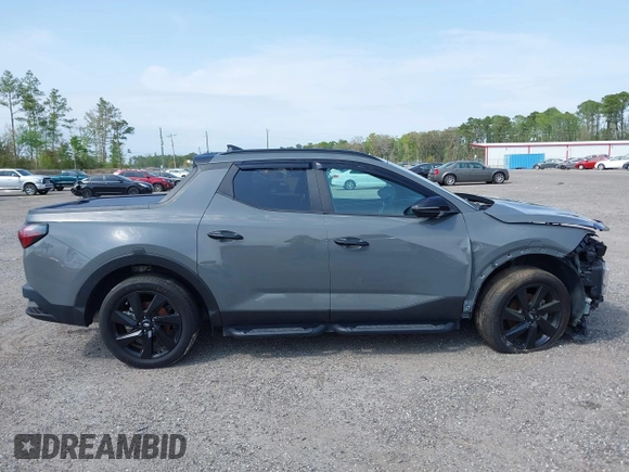 2023 Hyundai Santa Cruz Night Edition z VIN 5NTJCDAF0PH054192, wystawiony jako IAAI lot #40734723 z przebiegiem 9 700 mil mil oraz . Historia ofert i sprzedaży dostępna na DreamBid. Obrazek 14.