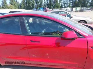 2022 Tesla Model 3 Long Range z VIN 5YJ3E1EB5NF174606, wystawiony jako IAAI lot #42463894 z przebiegiem 36 677 mil mil oraz . Historia ofert i sprzedaży dostępna na DreamBid. Obrazek 13.