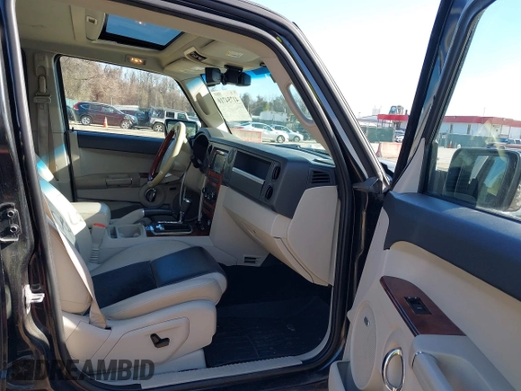 2008 Jeep Commander Overland with VIN 1J8HG68208C217008, listed as a IAAI auction lot 41754710 with 141,028 mi miles. Bid and sale history available at carsss.com. Image 5.